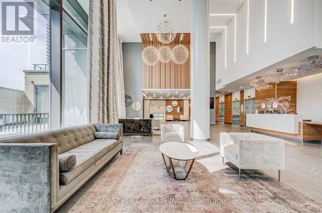 Photo du bâtiment - 56 Forest Manor Rd