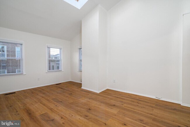 Foto del edificio - 830 S Howard St