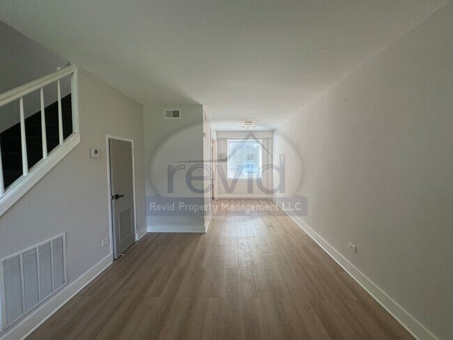 Building Photo - Beautiful 2 Bedroom Midtown Apartment!!