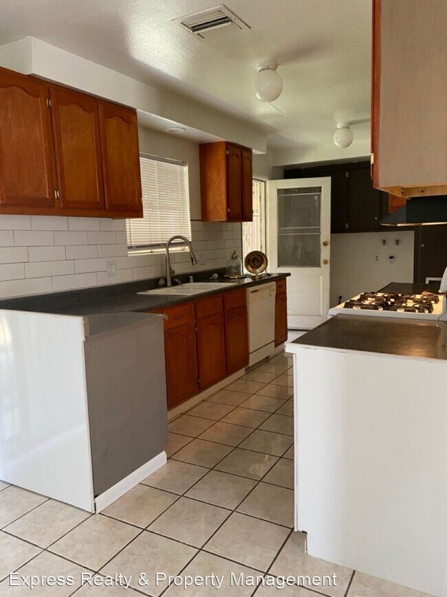 Building Photo - 2 br, 2 bath House - 41041 Beachwood Ave
