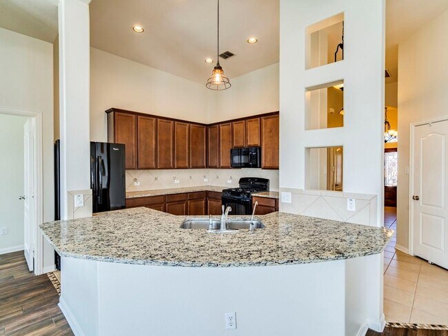 Foto del edificio - 140 Lavender Ln