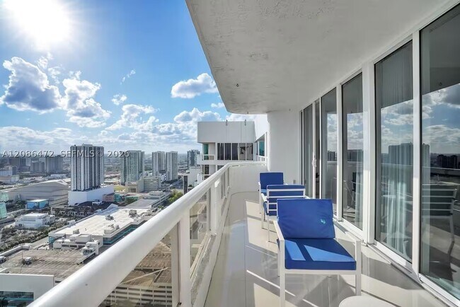 Building Photo - 1717 N Bayshore Dr