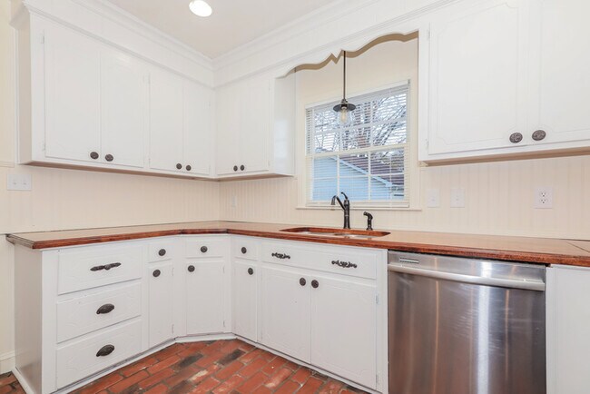 Building Photo - 6713 Knightswood Dr