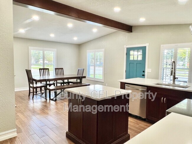 Building Photo - 5424 Kingswood Dr