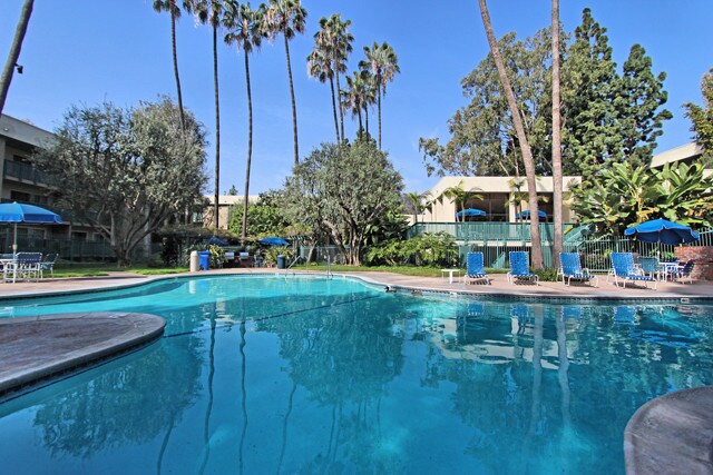 Pool, Spa,Clubhouse - 424 N Bellflower Blvd