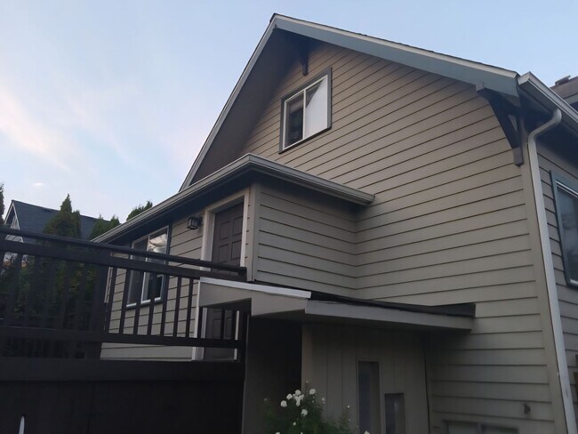 Foto del edificio - 7327 25th Ave NW