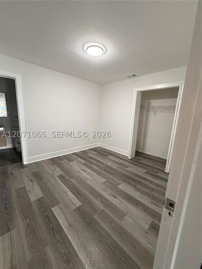 Building Photo - 706 F