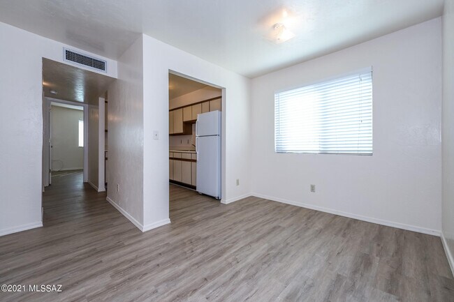 Foto del edificio - 312 E 24th St