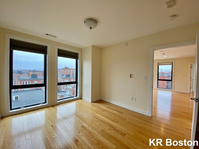 Building Photo - 11 Buswell St