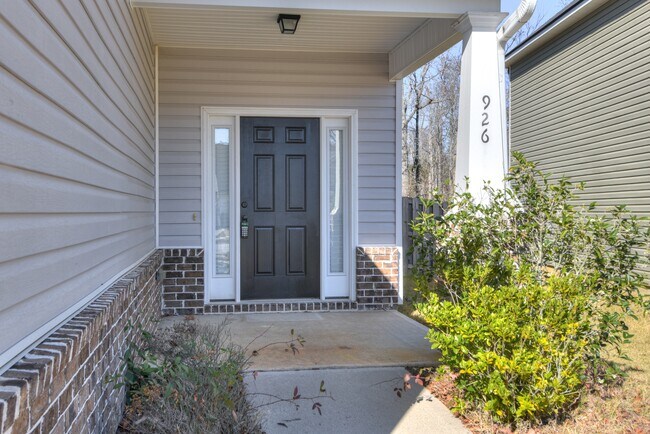 Building Photo - 926 Linsmore Ave