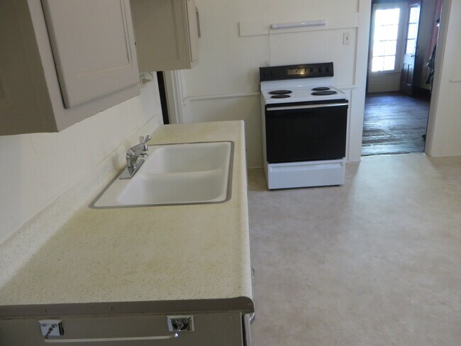 Foto del edificio - Large Three Bedroom, 1.5 Bathroom Home hal...
