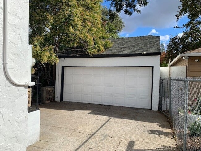 Foto del edificio - Adorable Three Bedroom, One-story Home in ...