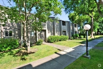 Building Photo - 9 Derow Ct