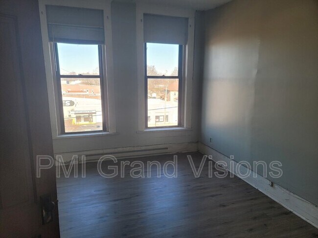 Foto del edificio - 601 Monroe Ave