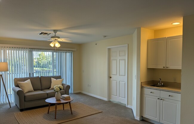 Foto del edificio - Gated Community Gem: Turnkey 2/2 in Emerald Lake