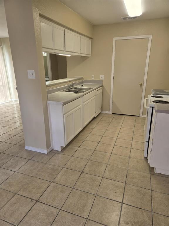 Building Photo - 2209 Creekside Ln
