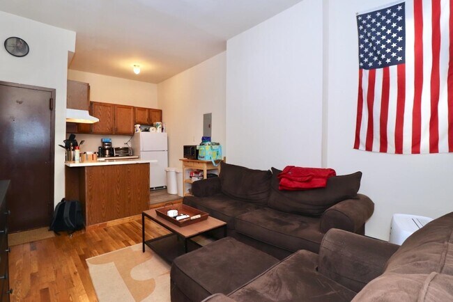 Building Photo - 415 1st St