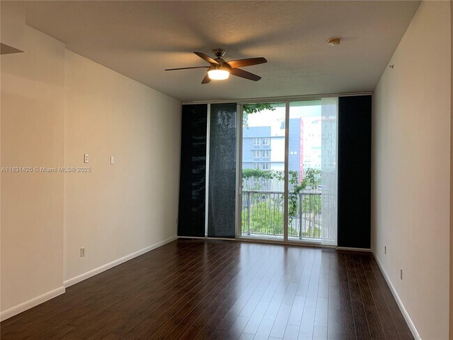 Foto del edificio - 1350 NW 8th Ct