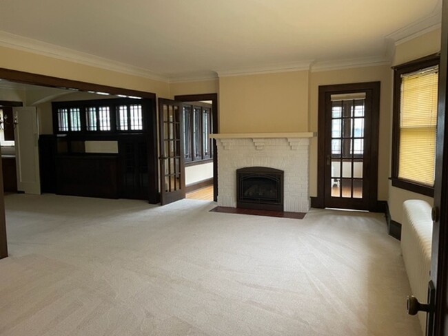 Foto del edificio - Charming Upper Duplex Available for Rent i...