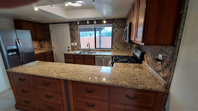 Foto del edificio - 1050 N Firewood Pl