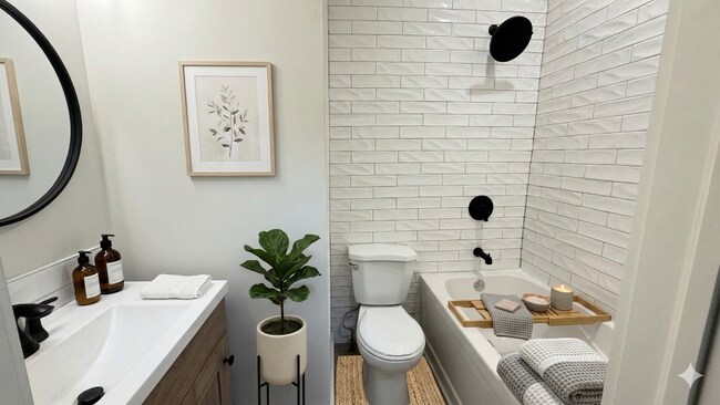 Building Photo - 193-193 Church St