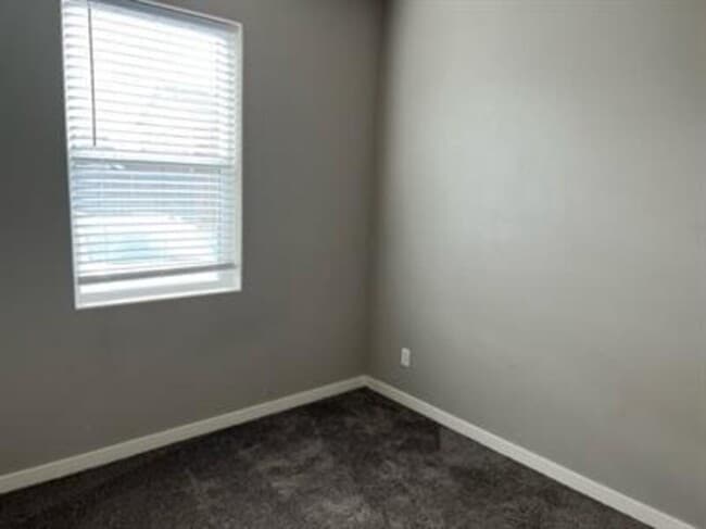 Building Photo - 657 Pebble Mountain Dr