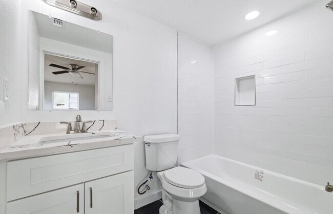 Foto del edificio - 2042 Hicks Ave