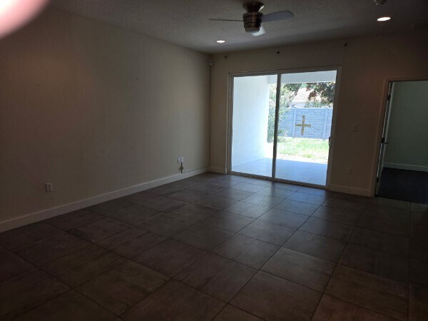 Building Photo - 922 Centaury Dr