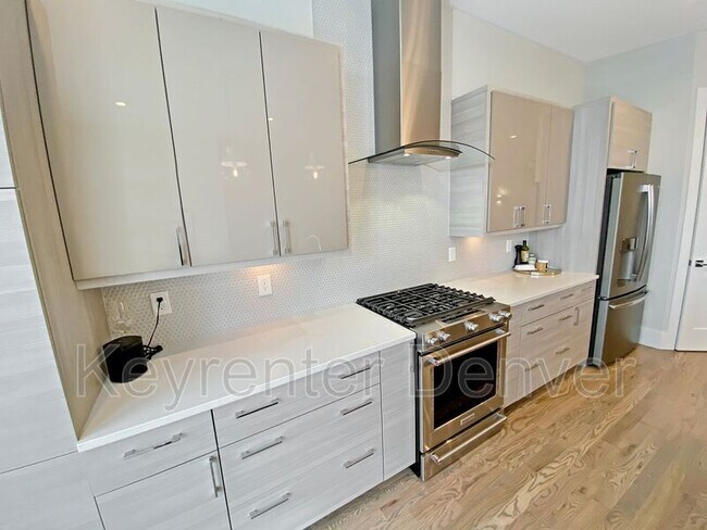 Foto del edificio - 2214 Ames St