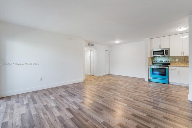 Foto del edificio - 4780 NW 102nd Ave