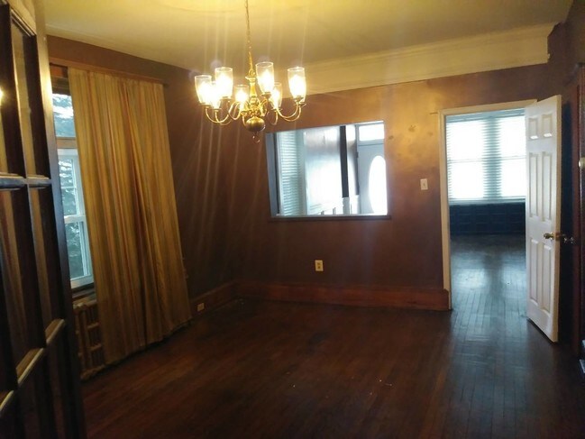 Foto del edificio - 1221 W Main St