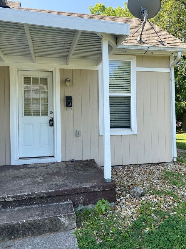 904 S Pennsylvania Ave Unit 904 S Pennsylvania B, Joplin, MO 64801 Room for Rent in Joplin