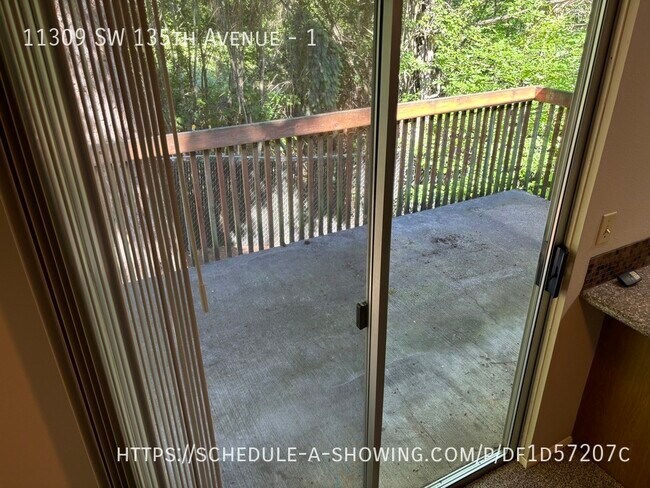 Foto del edificio - 3BD 2BA 1200 sqft w/ GARAGE, WD hook up, w...