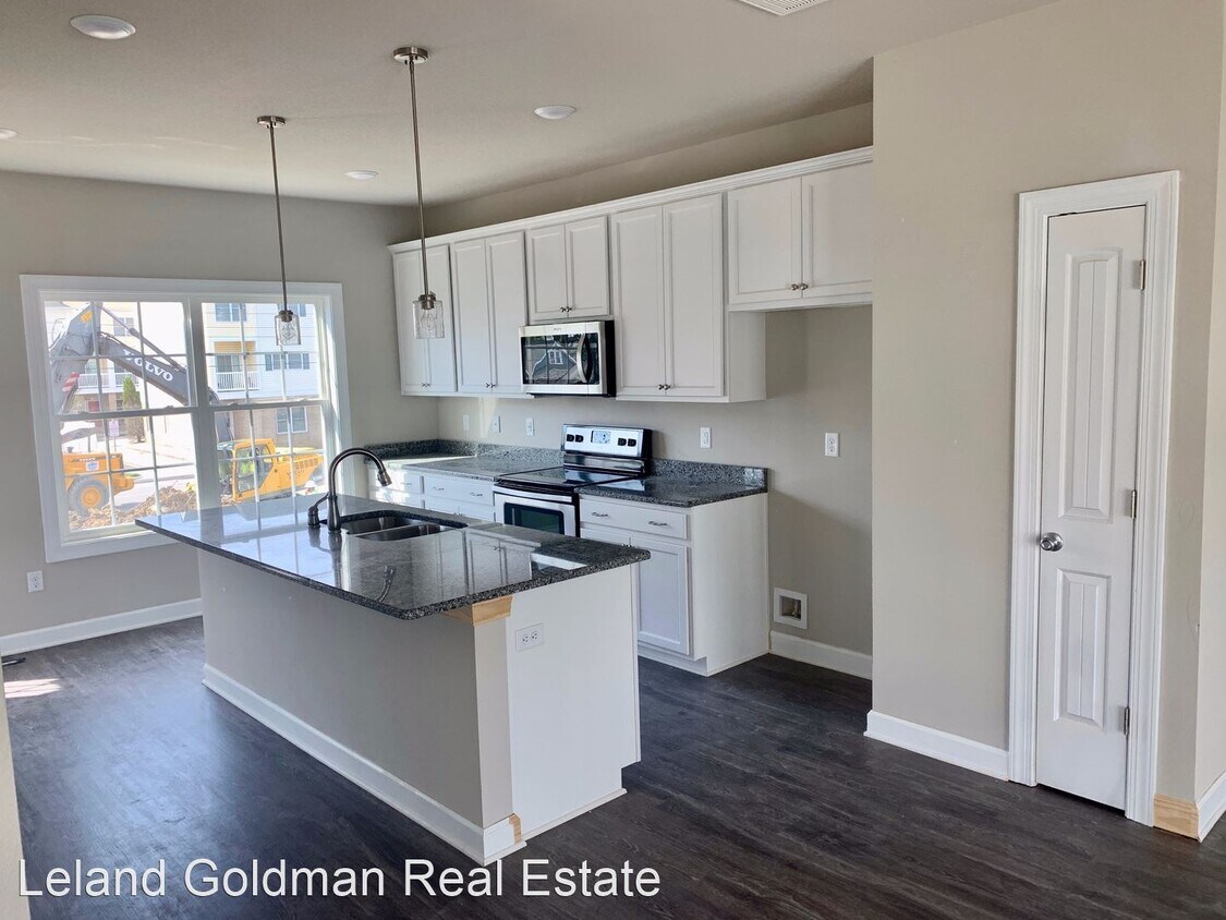Foto principal - 3 br, 2.5 bath House - 419 21st 1/2 Street