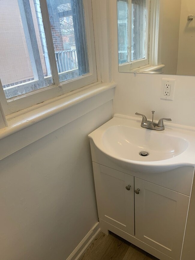 Building Photo - 3 Bedrooms on the Avenues York City