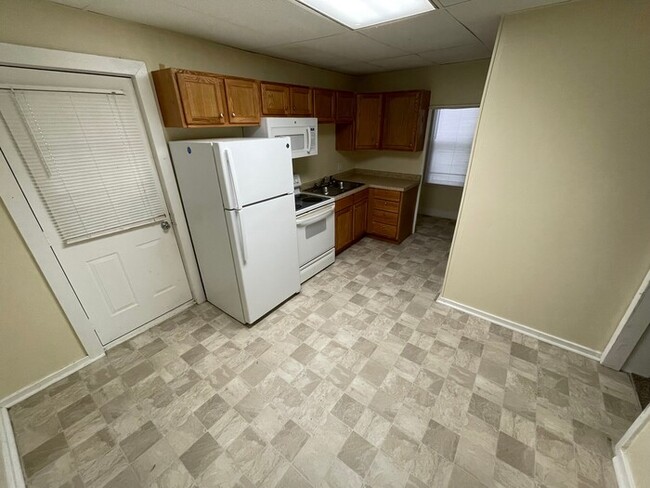 Building Photo - 2BD/1BA Single Family Home