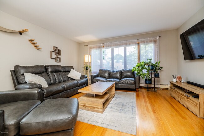Foto del edificio - 5017 N Menard Ave