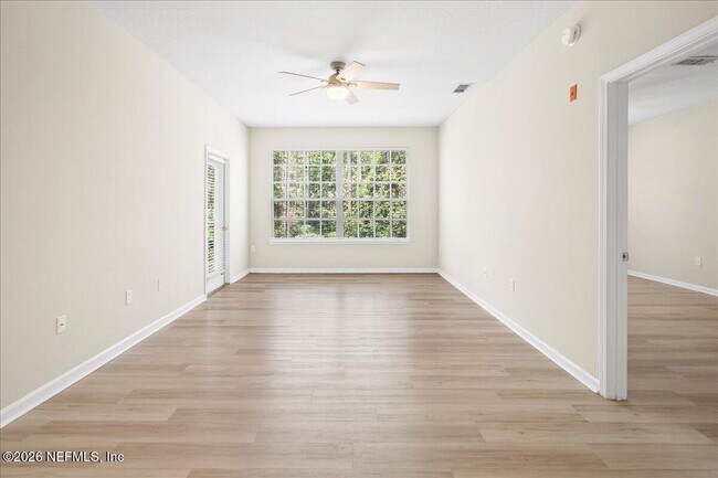 Building Photo - 10550 Baymeadows Rd