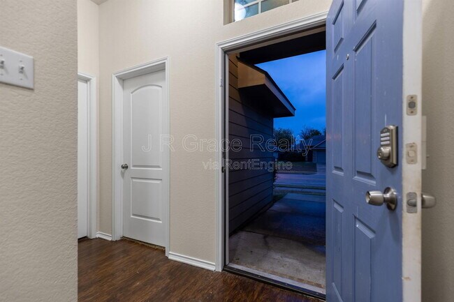 Foto del edificio - 4204 S Fork Ranch Rd