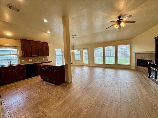 Foto del edificio - 4939 Royal Arbor Ln
