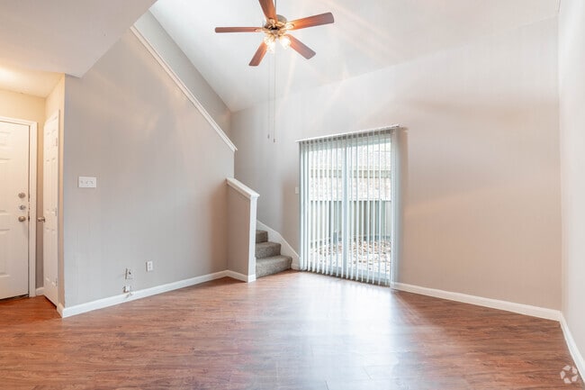 1BR, 1.5BA - 817SF - Living Room - Lake Houston Pines