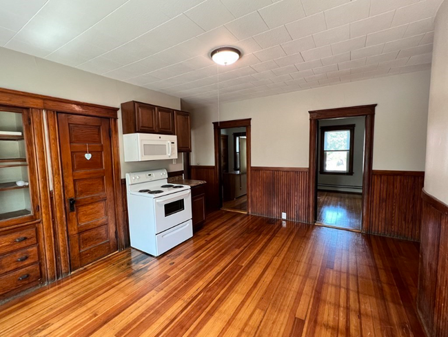 Foto del edificio - 308 Pleasant St