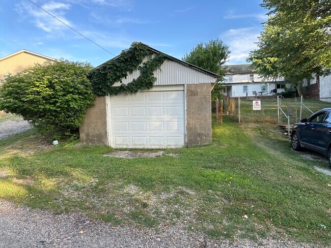 Detached Garage - 195 E Main St