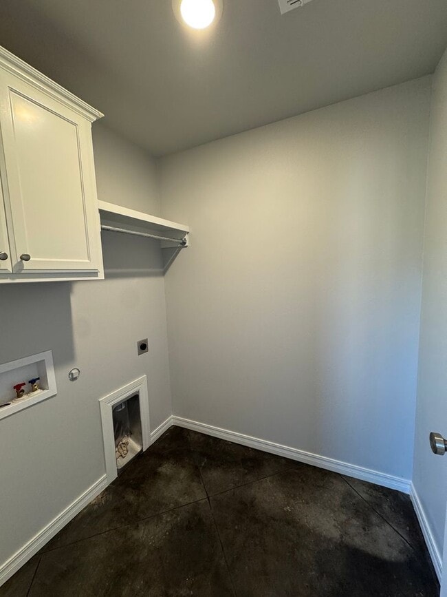 Building Photo - Located in the Glendale Area!!! New Build "Be the 1st to live HERE!!! 1/2 off special 1st month rent