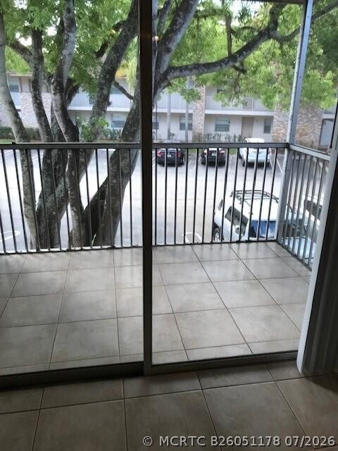 Foto del edificio - 8371 Royal Palm Blvd