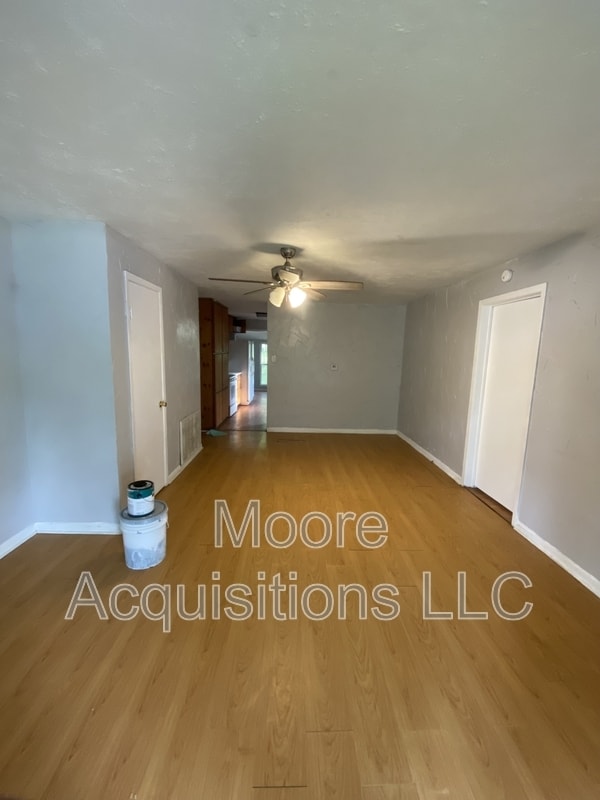 Building Photo - 810 W Day St