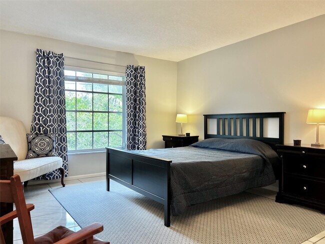 Foto del edificio - 2271 NE 68th St