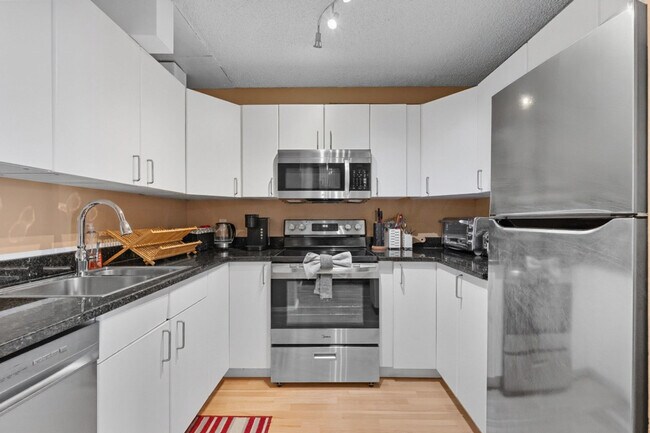 Building Photo - 4944 Dalton Dr