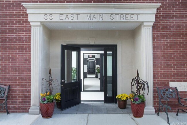 Building Photo - 33 E Main St