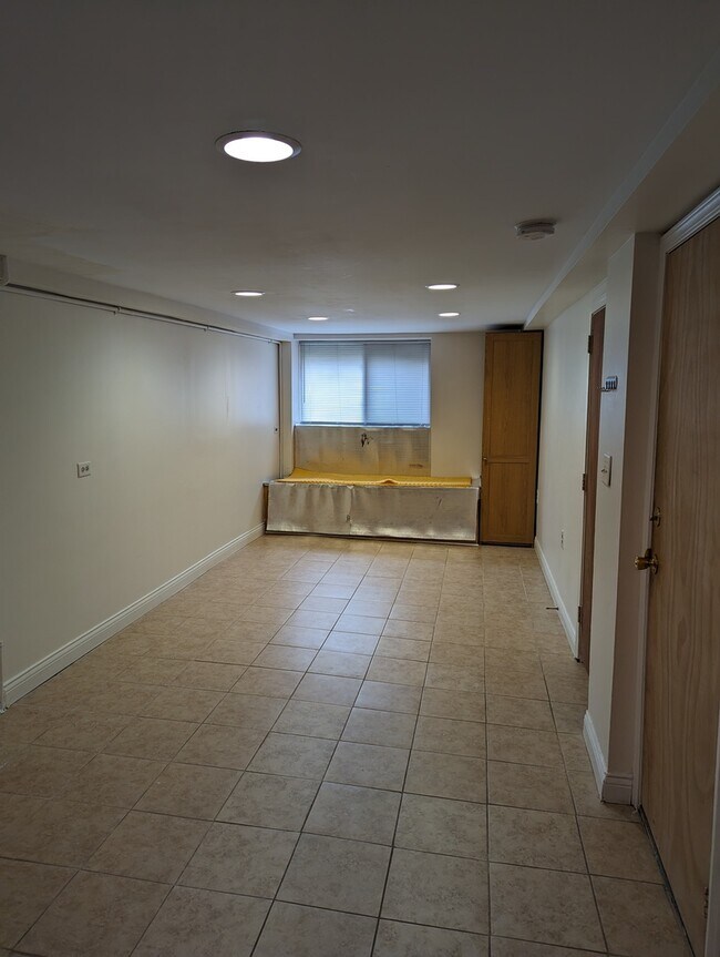 Building Photo - 4741 W Byron St
